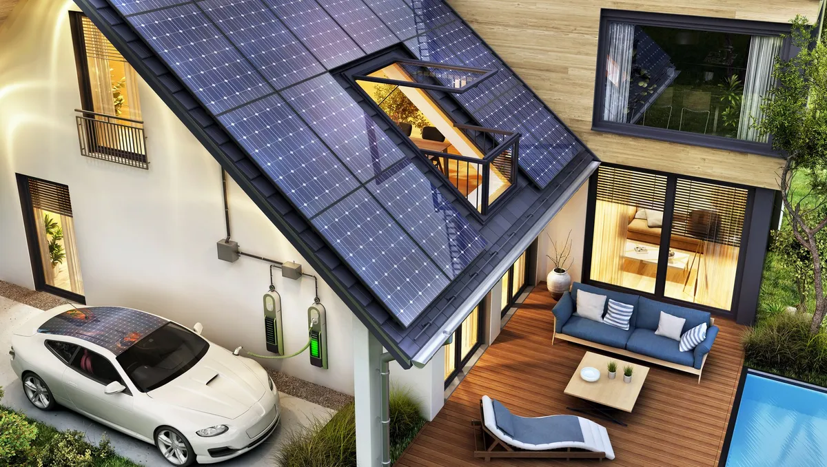 Einfamilienhaus mit Photovoltaikdach, Wallbox und Elektroauto in der Garage